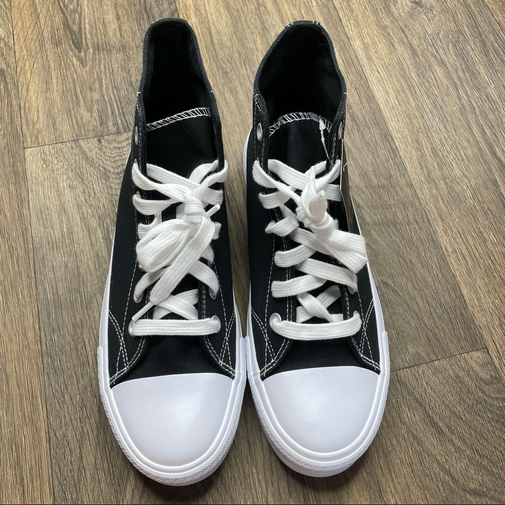 No Boundaries Converse High Top Shoes - Picture 9 of 12